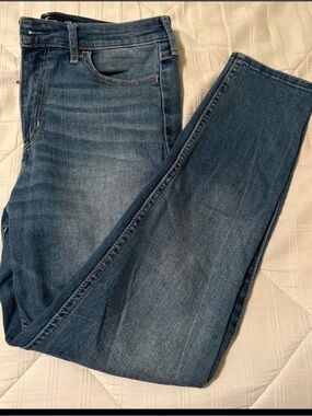 Hollister Women’s High Rise Crop Jeans